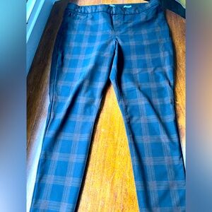 Nine West skinny work pants. Brown and black pull on. XXL